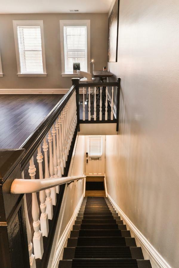 Luxury W/ Spectrum Mood Lighting - Historic Cherokee Street Antique Row *