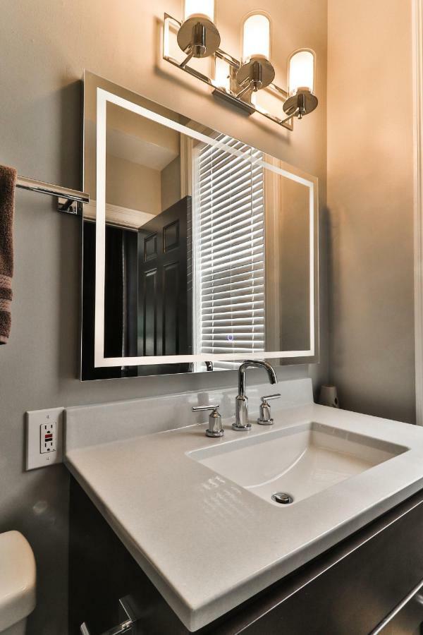 Luxury W/ Spectrum Mood Lighting - Historic Cherokee Street Antique Row Apartment